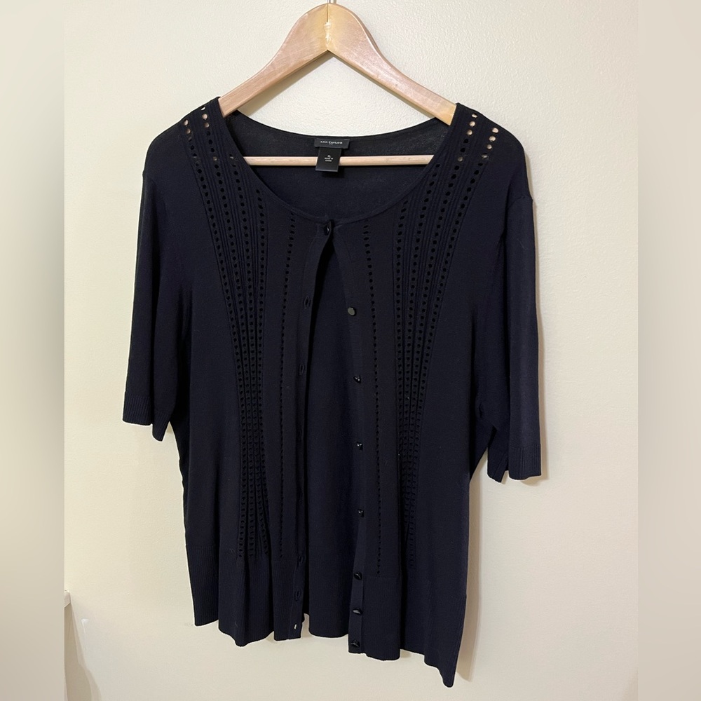 XL Ann Taylor short sleeved cardigan 🖤